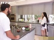 大屌直男礼拜天沒出门在家调教乖女友 给力的鸡巴连续爆操 让女友身体抽搐不已