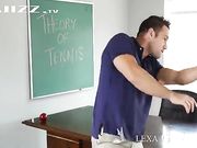 淘气的女学霸 被男老师按在课桌上进行另类的惩罚被大公鸡戳的直叫