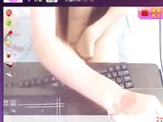 宝贝童童直播玩穴大秀 极品魔鬼身材让人看了血脉膨胀