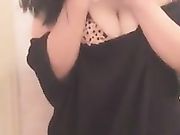 国民女神展示性感豹纹内裤大奶子抖啊抖真可爱