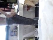 猴急的粗鸡巴直男初次约炮美女网友 牛仔裤都没脱就强行插屄