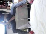 猴急的粗鸡巴直男初次约炮美女网友 牛仔裤都没脱就强行插屄