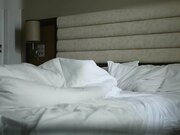 胳膊受伤了小哥酒店约操极品身材的女友露脸