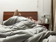 小伙出租屋干漂亮小女友不让录 小伙偷着录的