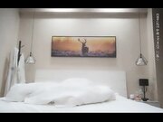 纹身小伙子去超市买东西认识的年轻小少妇