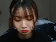 看脸以为身材会比较丰满圆润，没想到如此之苗条，纯真天然美的川妹子