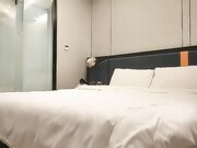 壹屌探花约了个高颜值短发苗条妹子啪啪，舔奶口交上位骑坐抽插大力猛操