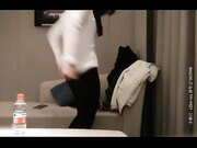 深夜场约了个白衣少妇，穿上连体网袜沙发操