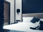 约了个黑色外套肉肉少妇啪啪，舌吻摸逼口交骑乘后入抽插猛操