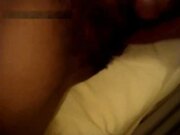 出国深造的留学生小青年出租房与漂亮华裔女友沙发上激情交配