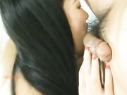 高颜值白嫩性感的大长腿美女酒店被小情人强插进去 一会爽的自己下床和男的站着干 !