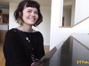 Yhivi展示钢琴技巧然后被暴操并射了一脸