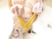 色魔摄影师约漂亮美女模特私拍 趁模特洗澡摸摸鲍鱼