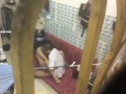 窗外偷窥工友强子哥和他媳妇啪啪这骚货还真臭美干着还照镜子