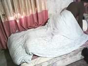 自己单干的卖肉少妇老中青来者不拒连续接待了好几个嫖客吃快餐