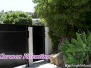 继子刚到家 就看见carmen Valentina与两条大黑蟒在英勇奋战